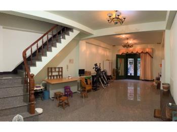 海佃熱鬧商圈旁美麗透天