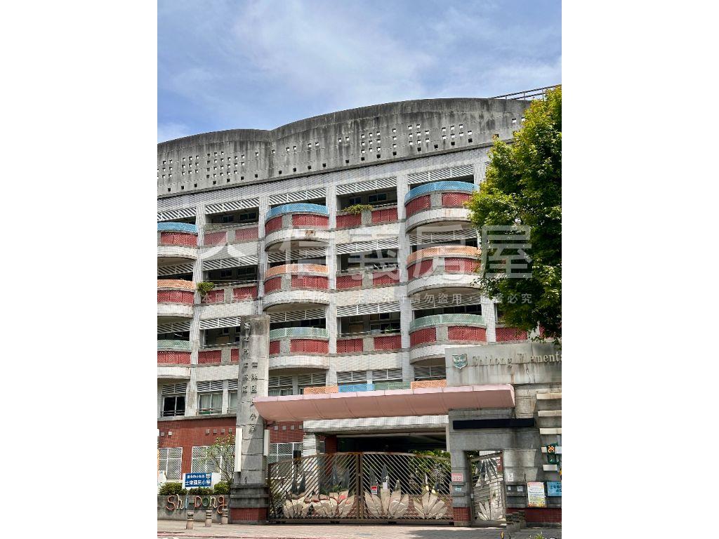 ㊣士東路店面房屋室內格局與周邊環境