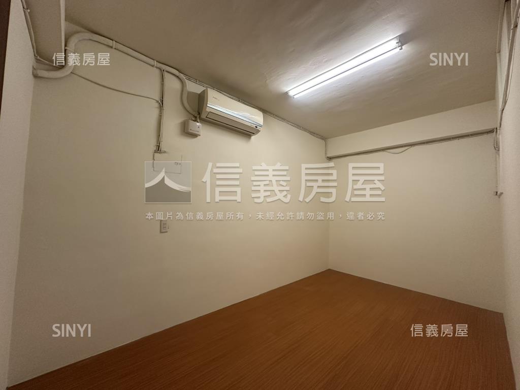 近捷運黃金三樓美寓房屋室內格局與周邊環境