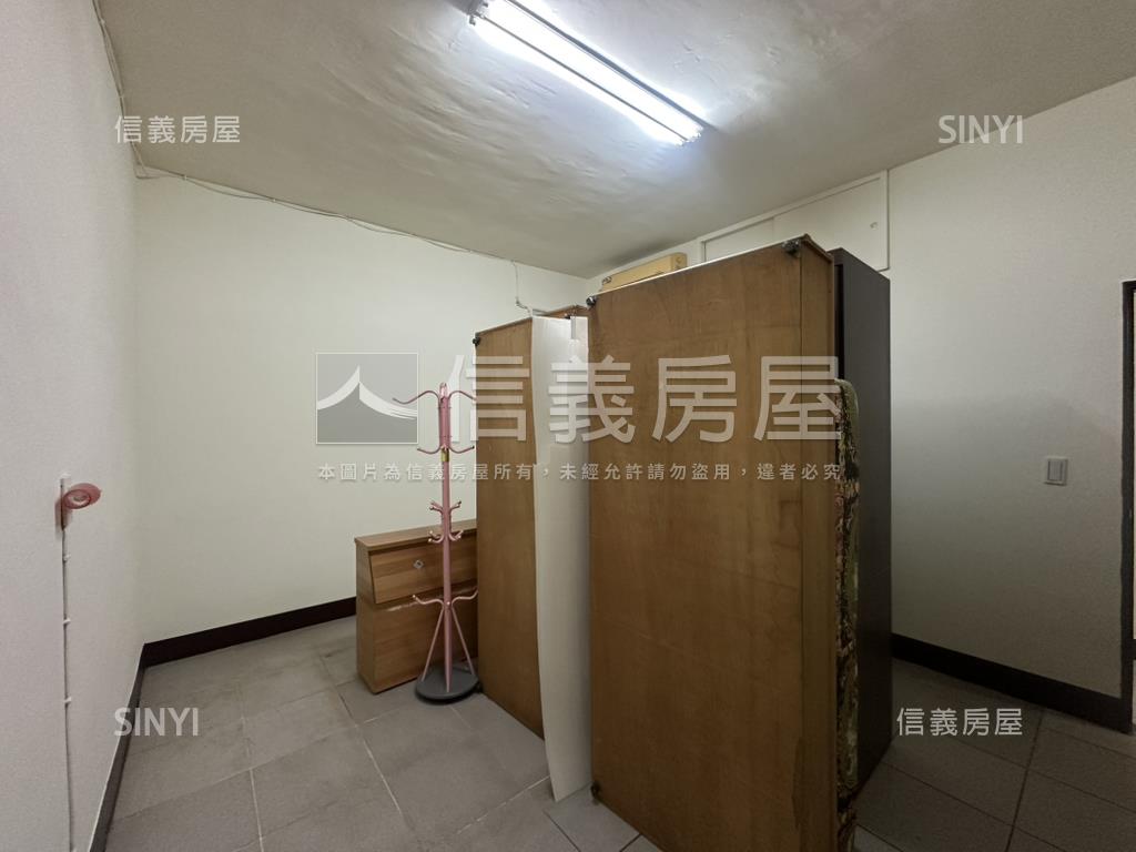 近捷運黃金三樓美寓房屋室內格局與周邊環境