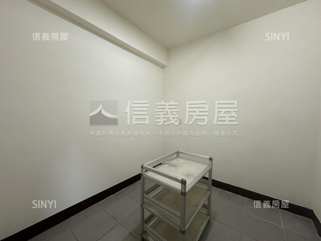 近捷運黃金三樓美寓房屋室內格局與周邊環境