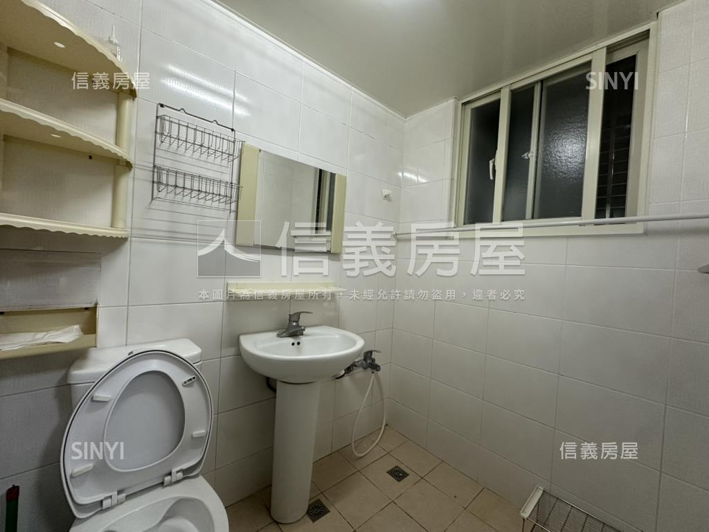 近捷運黃金三樓美寓房屋室內格局與周邊環境