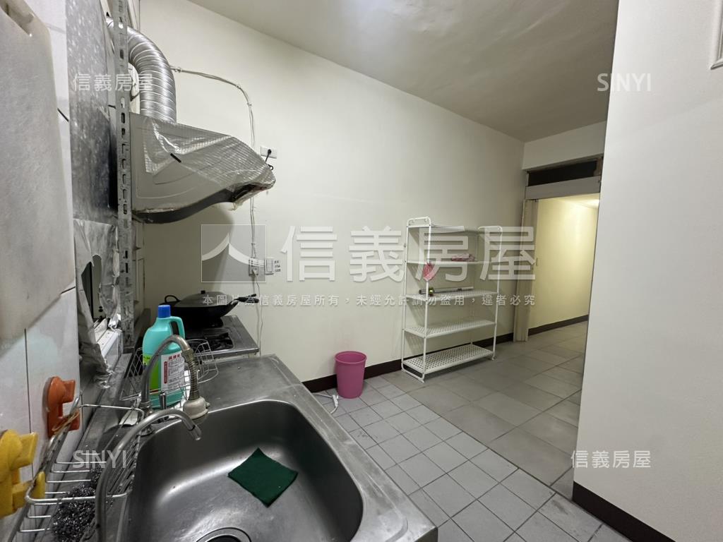 近捷運黃金三樓美寓房屋室內格局與周邊環境