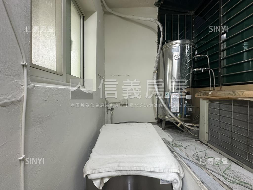 近捷運黃金三樓美寓房屋室內格局與周邊環境