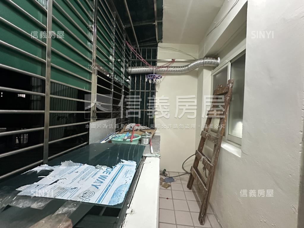 近捷運黃金三樓美寓房屋室內格局與周邊環境