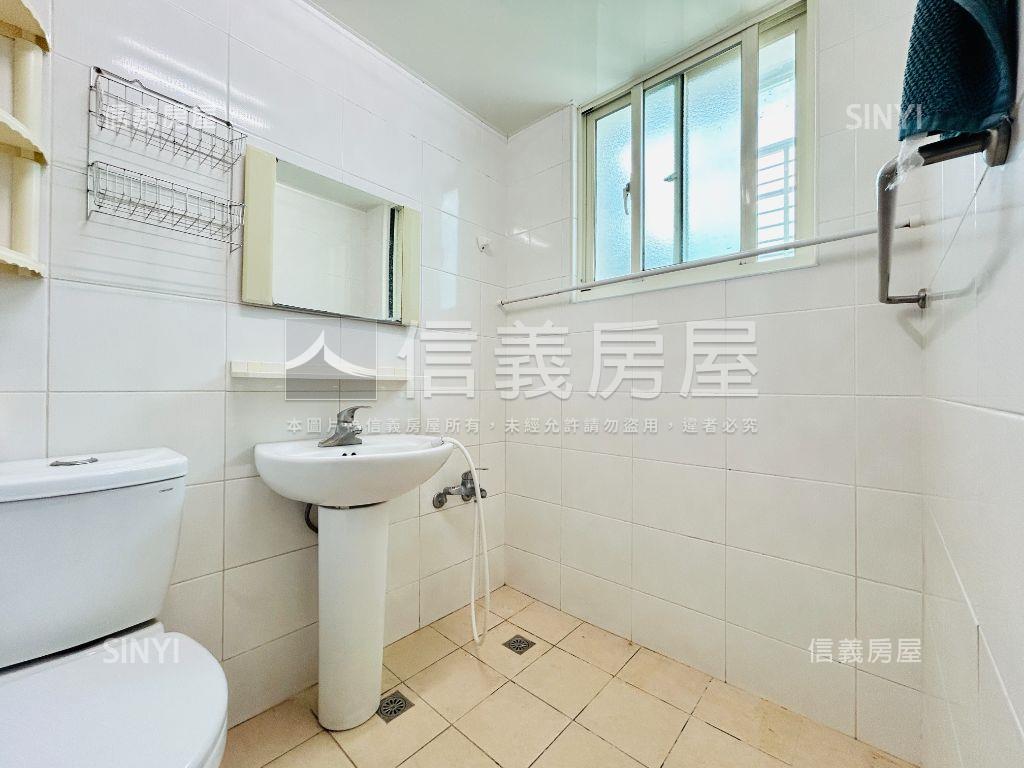 近捷運黃金三樓美寓房屋室內格局與周邊環境