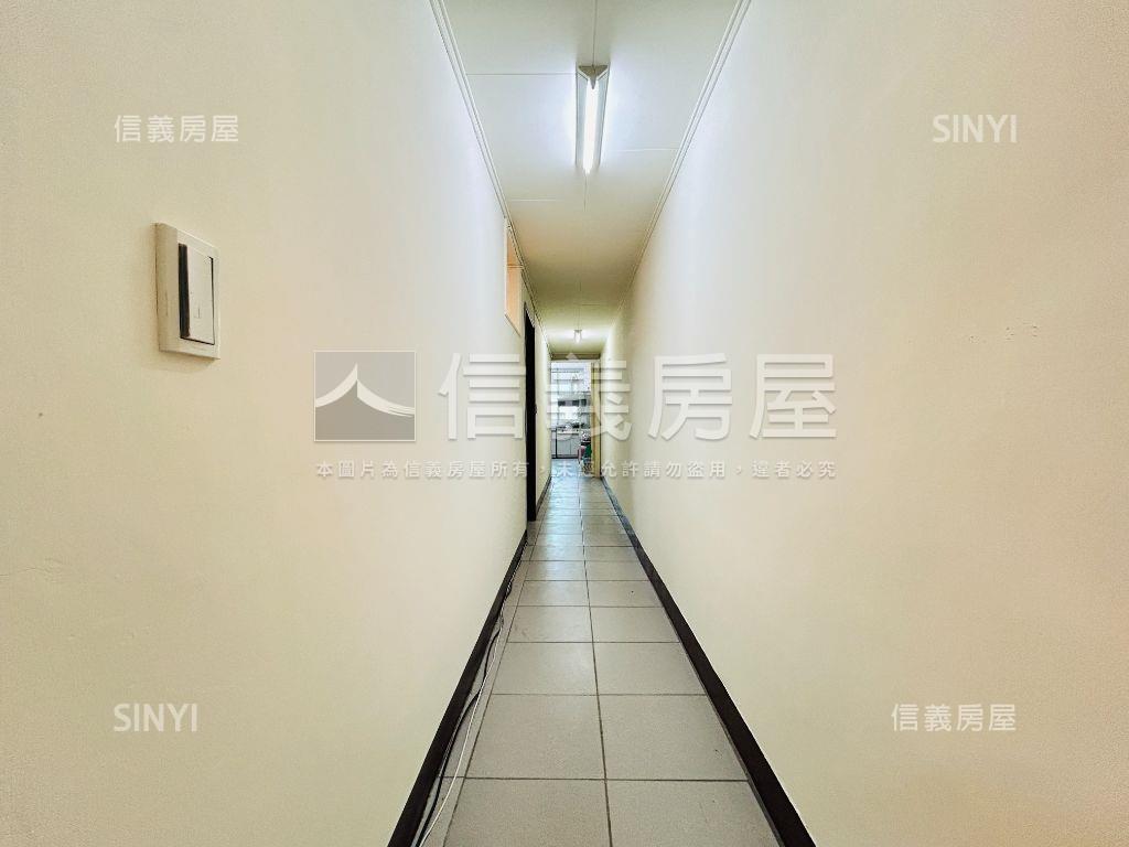 近捷運黃金三樓美寓房屋室內格局與周邊環境