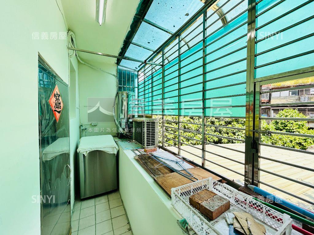 近捷運黃金三樓美寓房屋室內格局與周邊環境