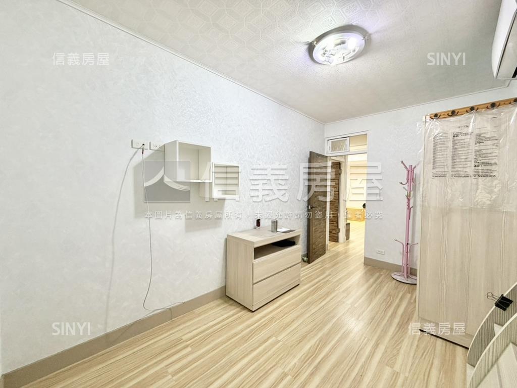 近環球˙邊間大空間房屋室內格局與周邊環境