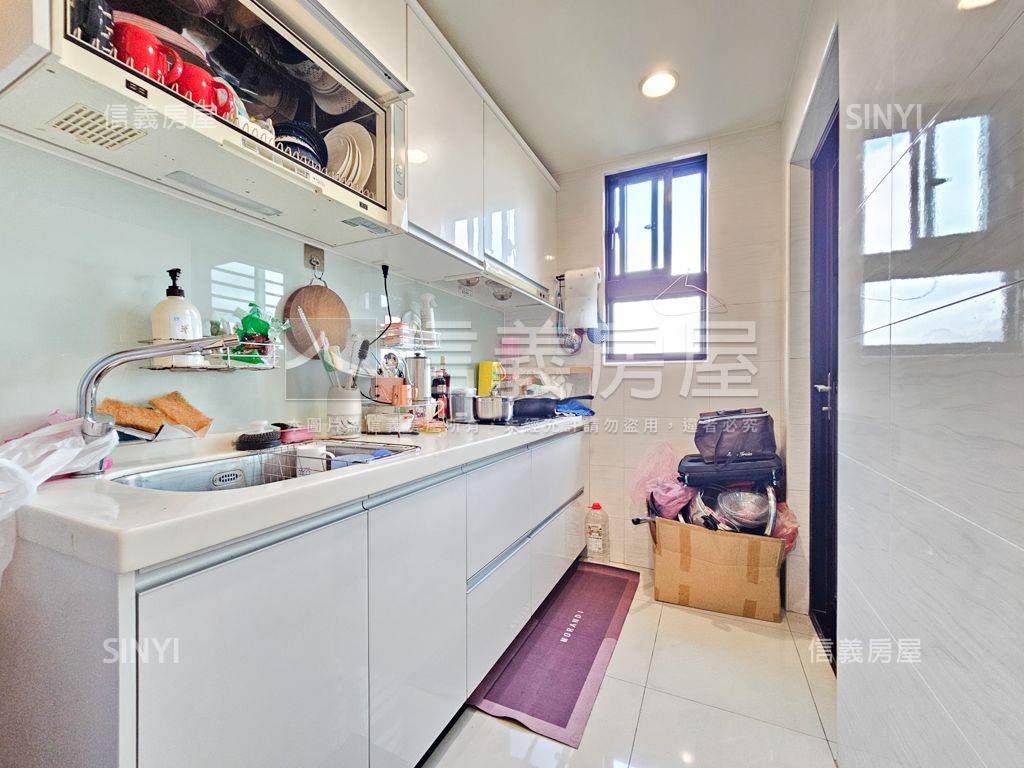 大清ＳＵＰＥＲ三房車位房屋室內格局與周邊環境