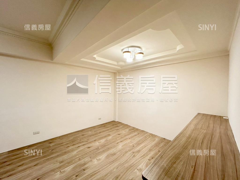 文化貴臨總圖旁電梯附車位房屋室內格局與周邊環境