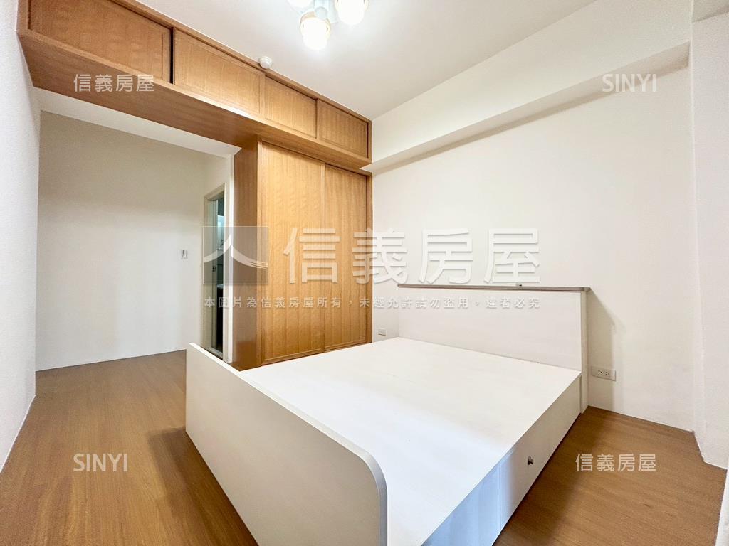 文化貴臨總圖旁電梯附車位房屋室內格局與周邊環境