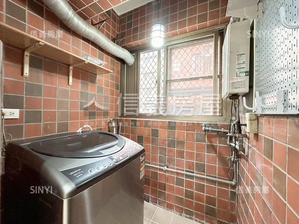 文化貴臨總圖旁電梯附車位房屋室內格局與周邊環境