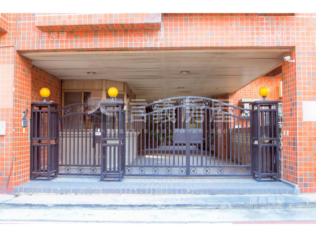 文化貴臨總圖旁電梯附車位房屋室內格局與周邊環境