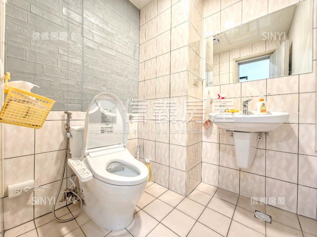 江子翠捷運出口前辦公室房屋室內格局與周邊環境