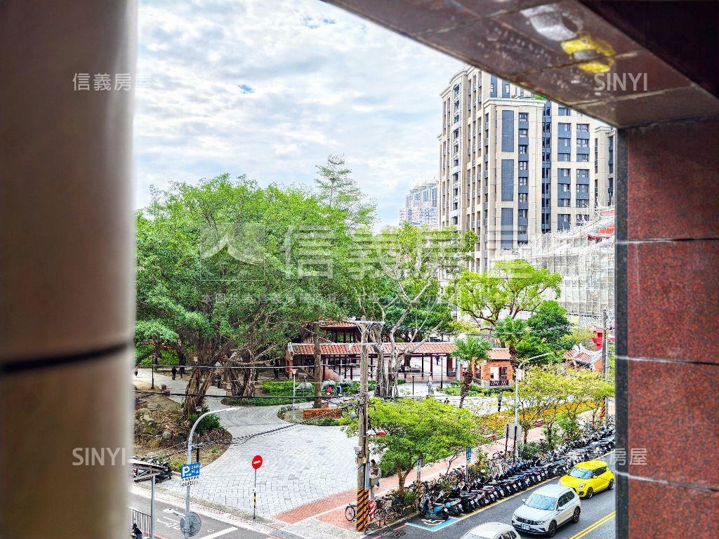 江子翠捷運出口前辦公室房屋室內格局與周邊環境