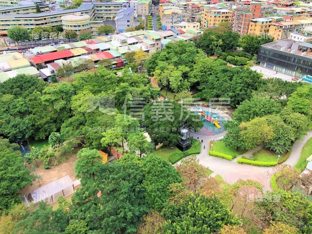 ★江子翠捷運出口前辦公室房屋室內格局與周邊環境