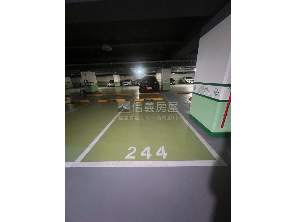 中悅皇苑Ｂ２連號車位房屋室內格局與周邊環境