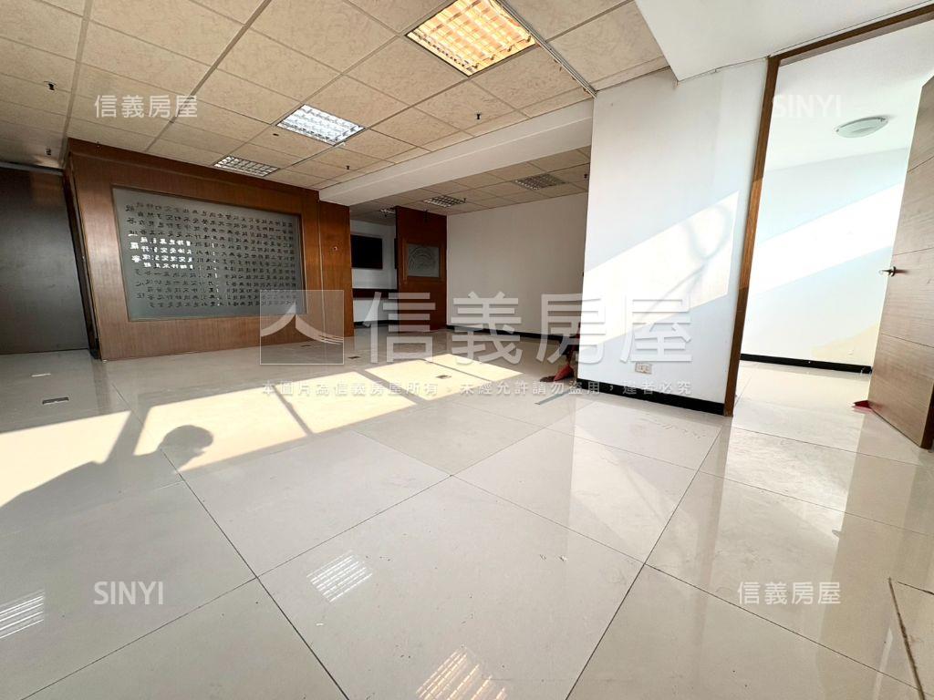 北屯東山路附車位大商辦房屋室內格局與周邊環境