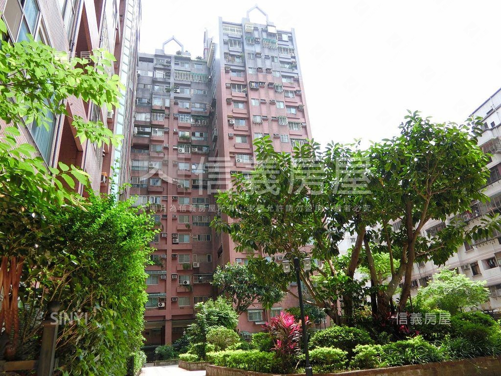 世電稀有Ｂ１車位房屋室內格局與周邊環境