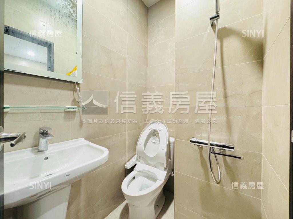 黃金三角窗清新優質店面房屋室內格局與周邊環境