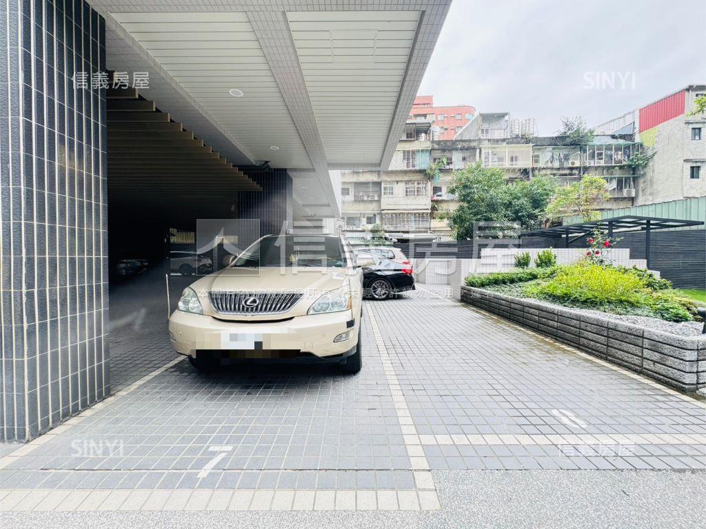 黃金三角窗清新優質店面房屋室內格局與周邊環境