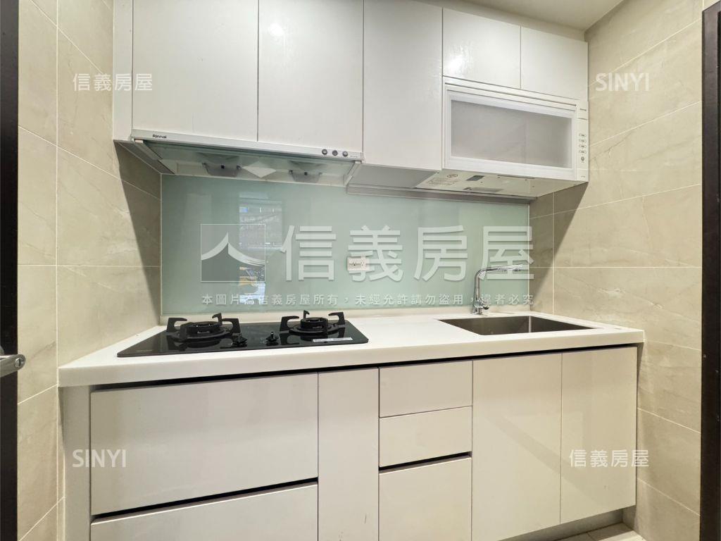 黃金三角窗清新優質店面房屋室內格局與周邊環境