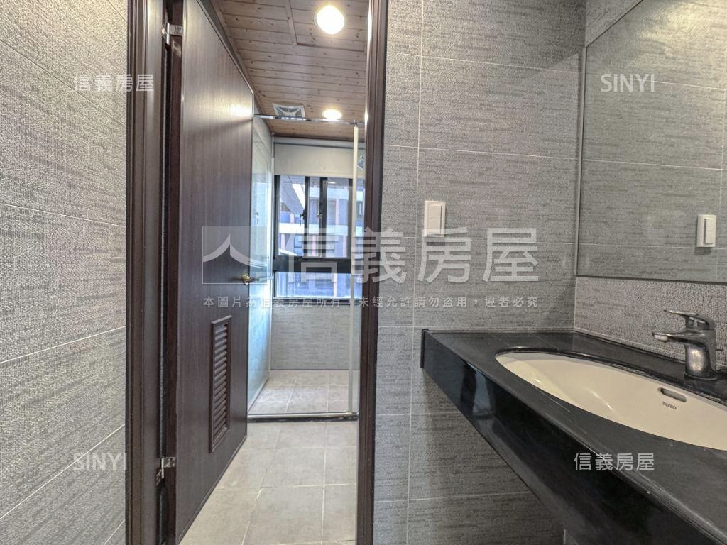 近捷運高醫兩房平車房屋室內格局與周邊環境