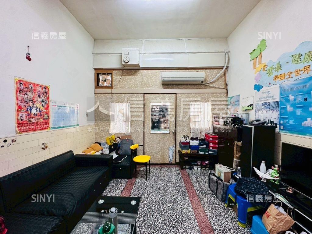 近ＳＫＭ百貨優質透天厝房屋室內格局與周邊環境