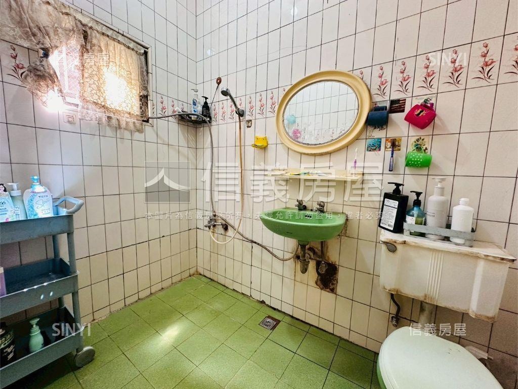 近ＳＫＭ百貨優質透天厝房屋室內格局與周邊環境