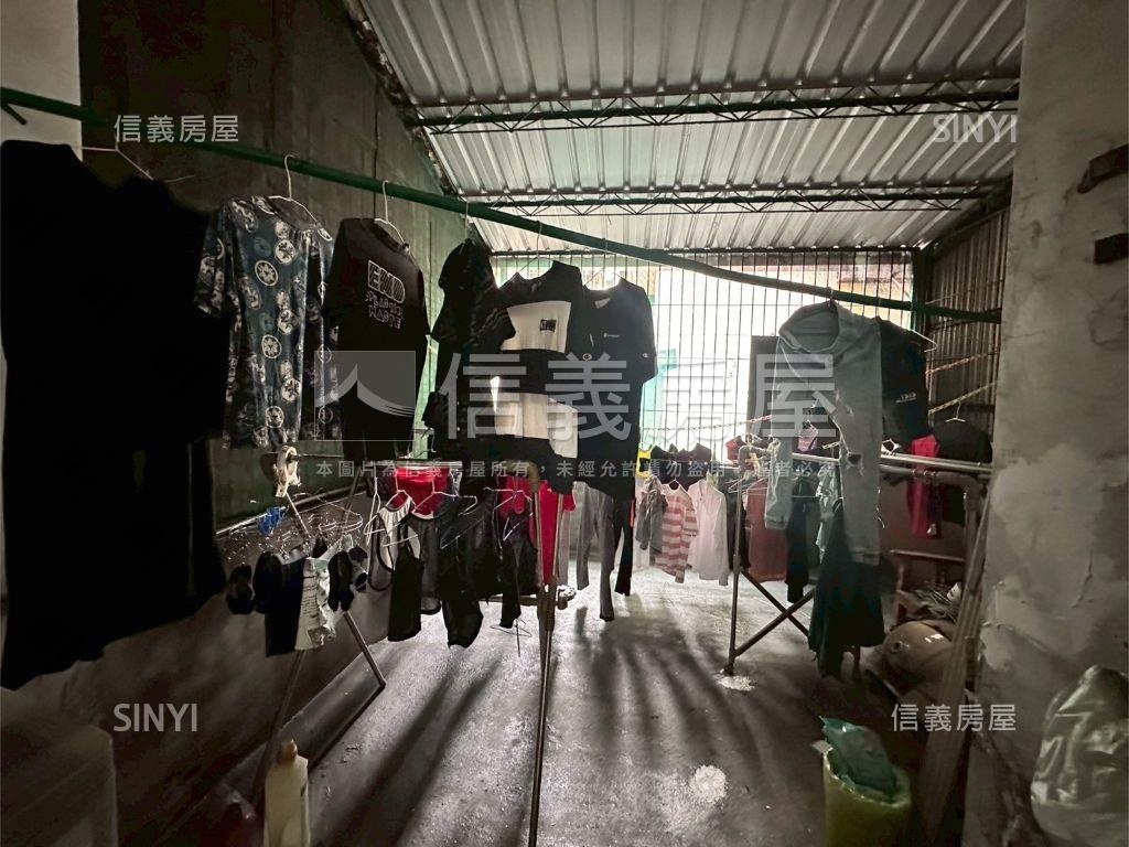 近ＳＫＭ百貨優質透天厝房屋室內格局與周邊環境