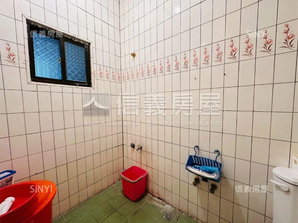 近ＳＫＭ百貨優質透天厝房屋室內格局與周邊環境