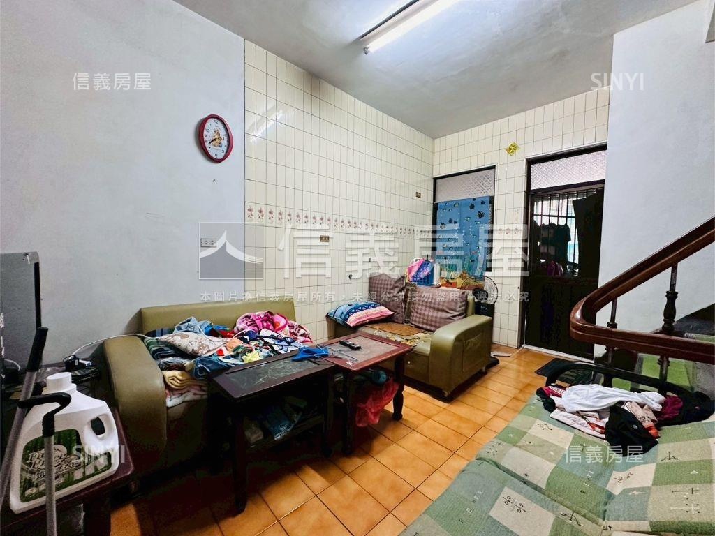 近ＳＫＭ百貨優質透天厝房屋室內格局與周邊環境