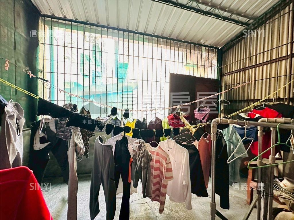 近ＳＫＭ百貨優質透天厝房屋室內格局與周邊環境