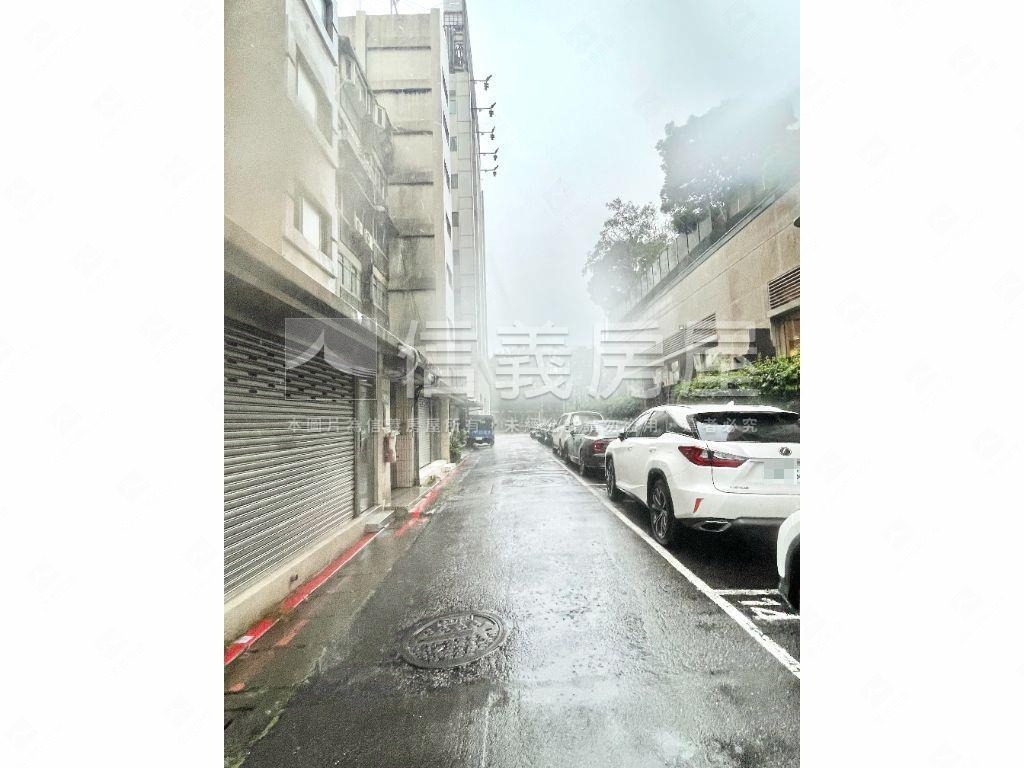 帝寶後巷低總價地下室房屋室內格局與周邊環境