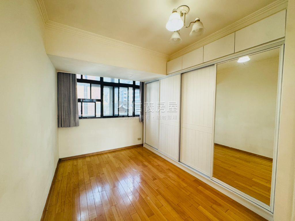 信義安和面１０１邊間美廈房屋室內格局與周邊環境