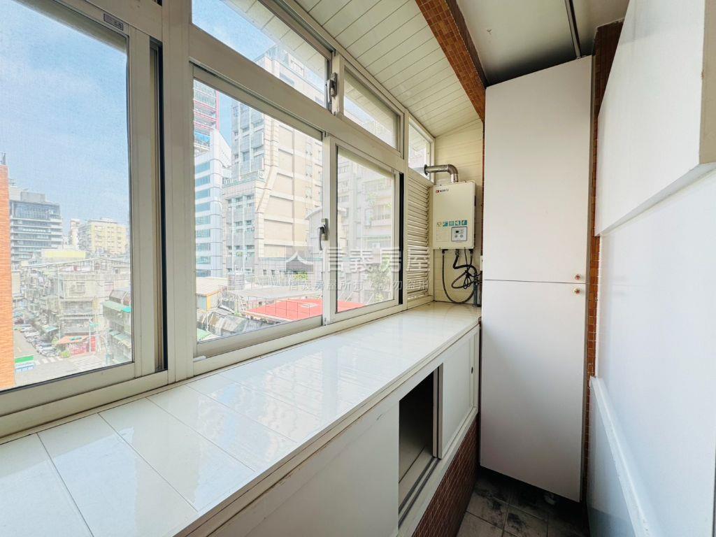 信義安和面１０１邊間美廈房屋室內格局與周邊環境
