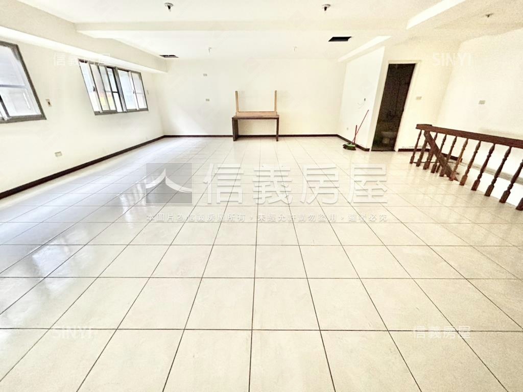 大面寬１＋２樓金店面房屋室內格局與周邊環境