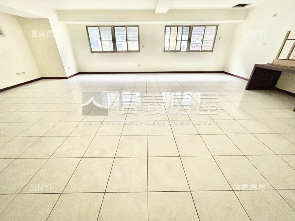 大面寬１＋２樓金店面房屋室內格局與周邊環境