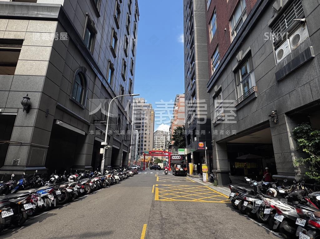 麗池國賓好美挑高邊間案房屋室內格局與周邊環境