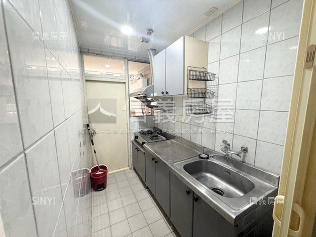 望族二期高樓邊間採光三房房屋室內格局與周邊環境