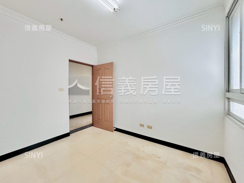 皇城帝寶高樓四房平車位房屋室內格局與周邊環境