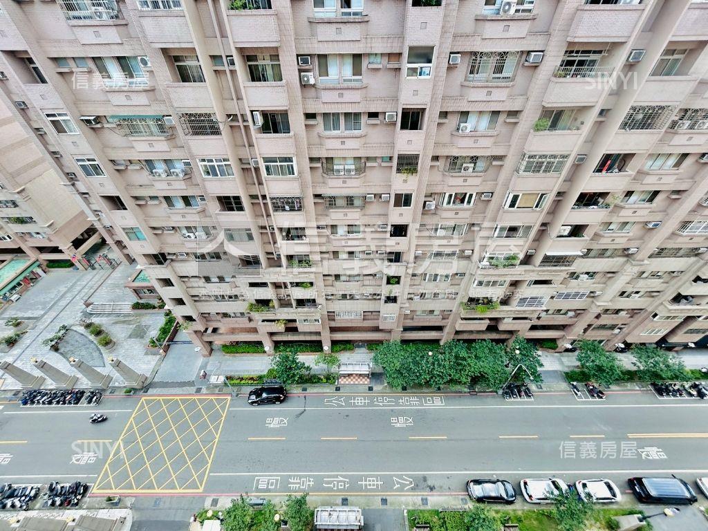 皇城帝寶高樓四房平車位房屋室內格局與周邊環境