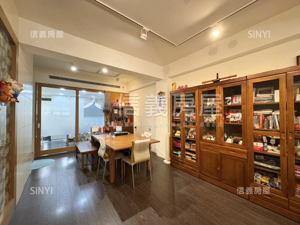 靜謐美宅質感樓中樓大空間房屋室內格局與周邊環境