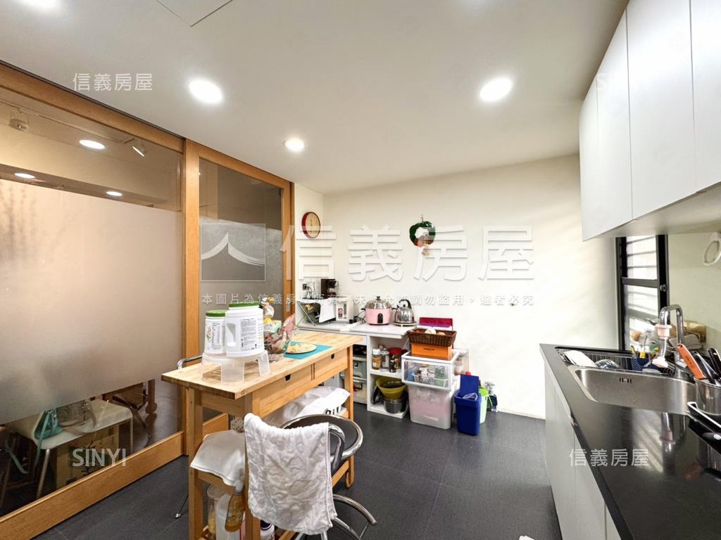 靜謐美宅質感樓中樓大空間房屋室內格局與周邊環境