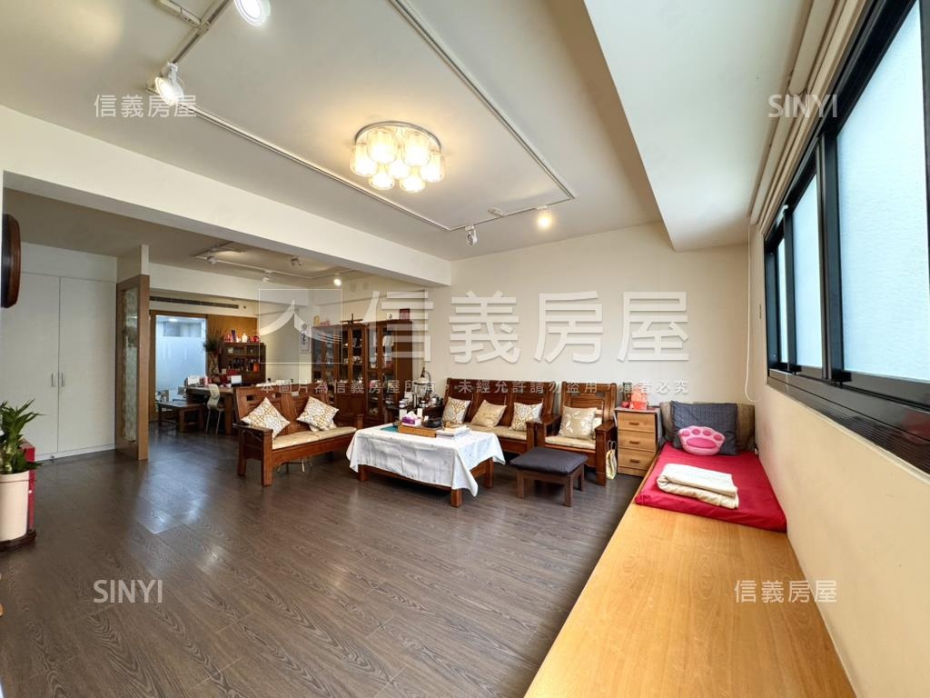 靜謐美宅質感樓中樓大空間房屋室內格局與周邊環境