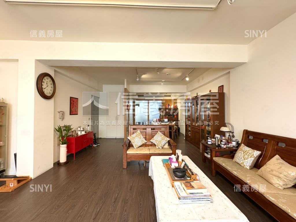 靜謐美宅質感樓中樓大空間房屋室內格局與周邊環境