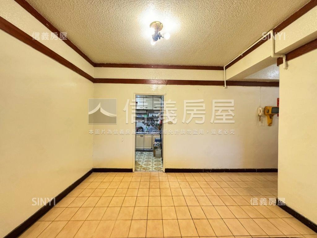 東門捷運稀有５房車位房屋室內格局與周邊環境