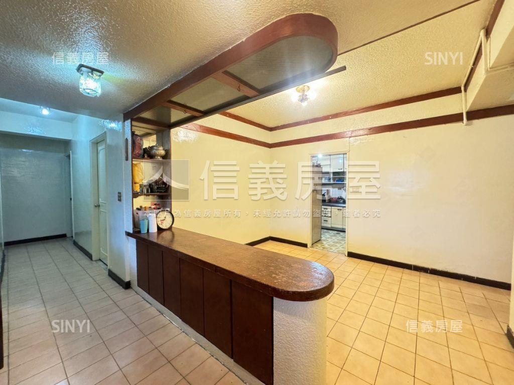 東門捷運稀有５房車位房屋室內格局與周邊環境