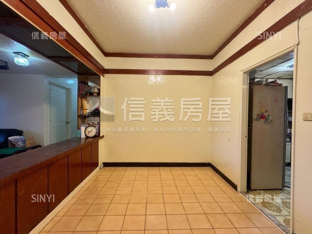 東門捷運稀有５房車位房屋室內格局與周邊環境